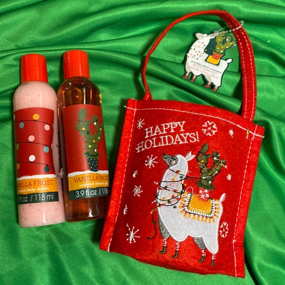 Girls Holiday Gift Set, Vanilla Frost Scented Shower Gel & Body Lotion NWT🎄❤️🎄 - Picture 1 of 7